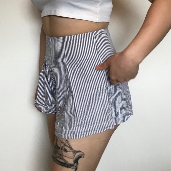 American Apparel stripped shorts size small - Picture 3 of 3
